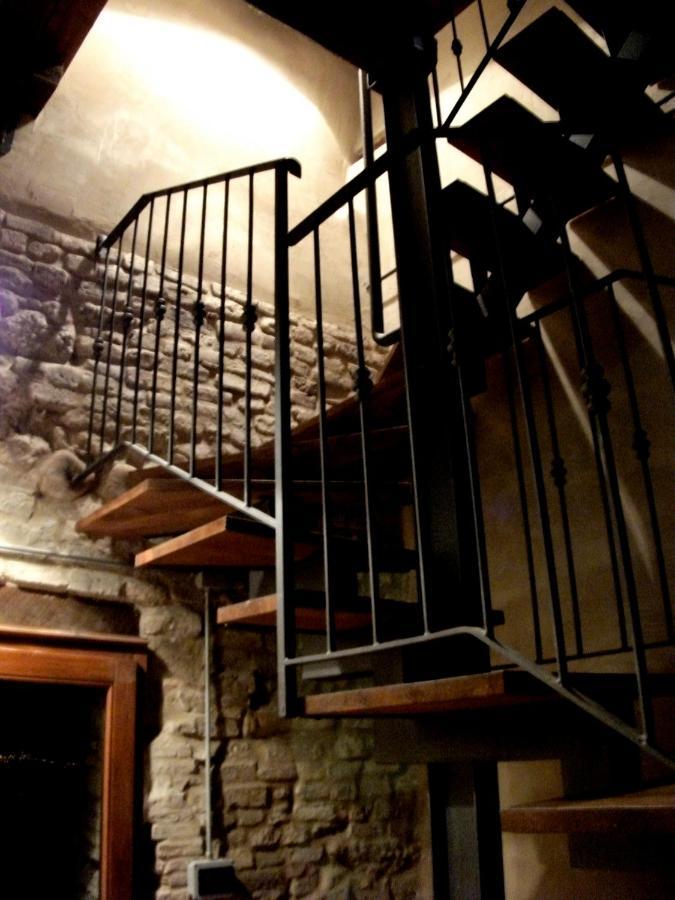 La Rosa Scarlatta Monterubbiano Bilik gambar